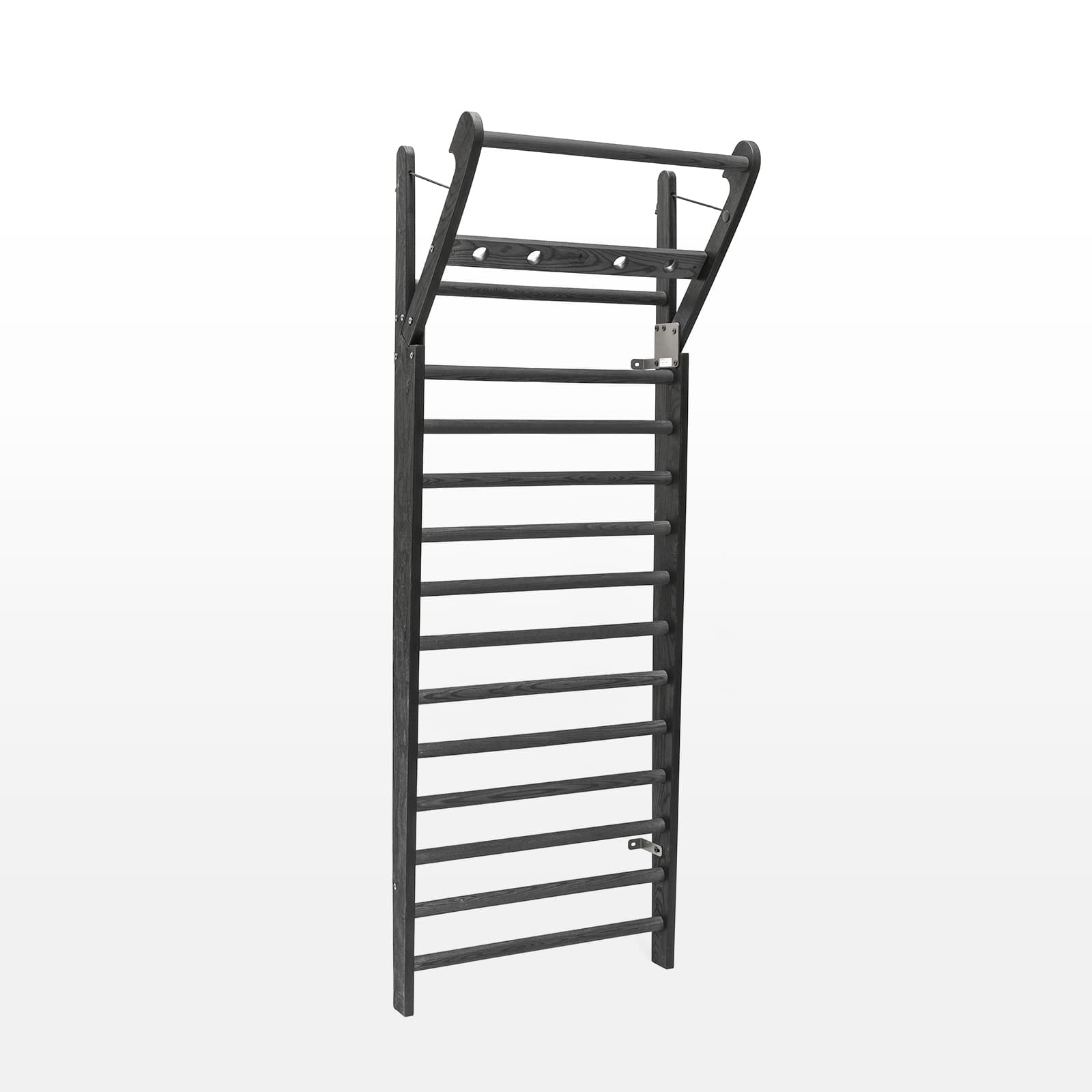 #Variante_Shadow Freigestellte NOHRD WallBar Sprossenwand aus dunkel gebeiztem Buchenholz (Shadow) in elegantem Design.