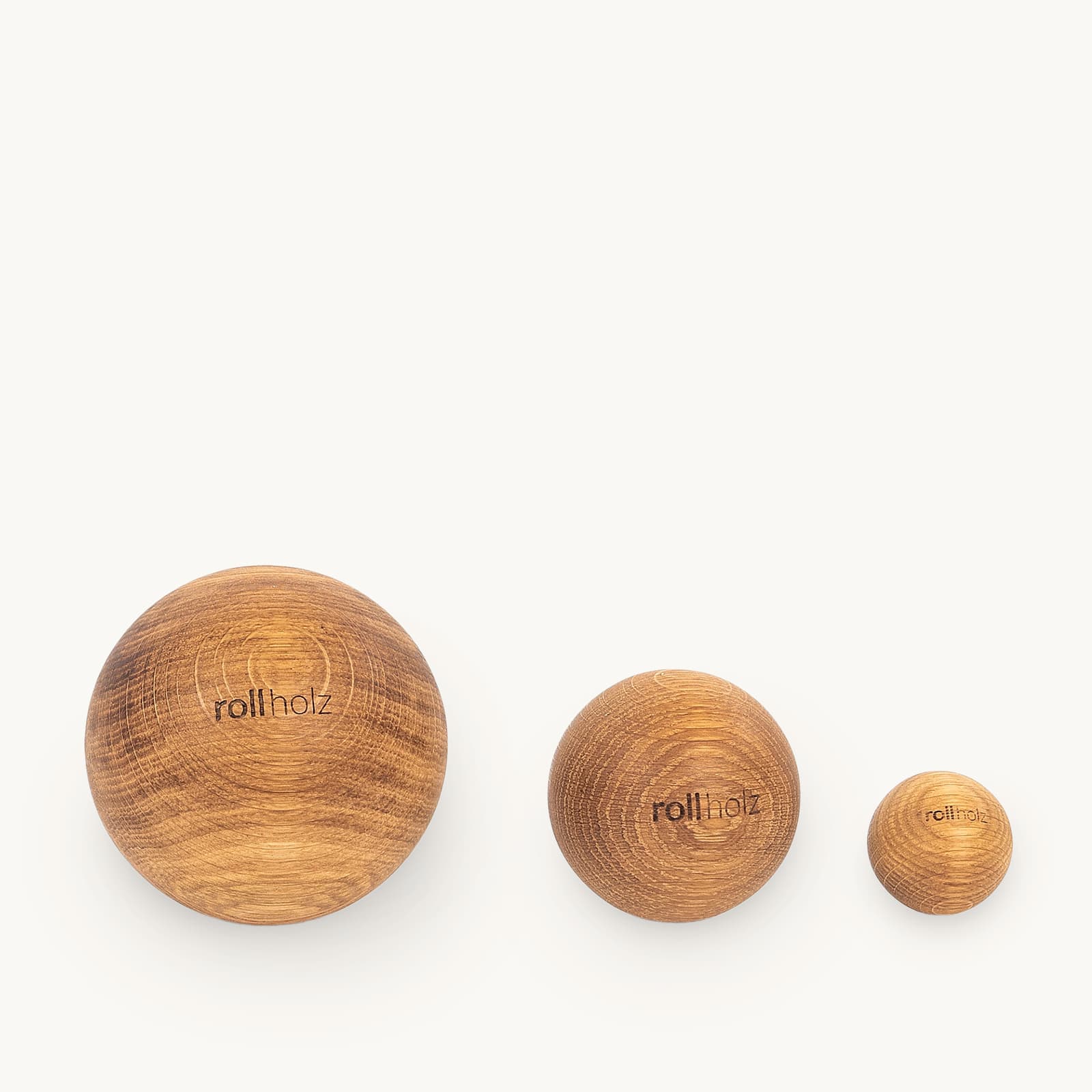 #Holzart_Eiche Freigestelltes rollholz Kugelset aus robustem Eichenholz zur punktuellen Faszienmassage und Triggerpunktbehandlung.