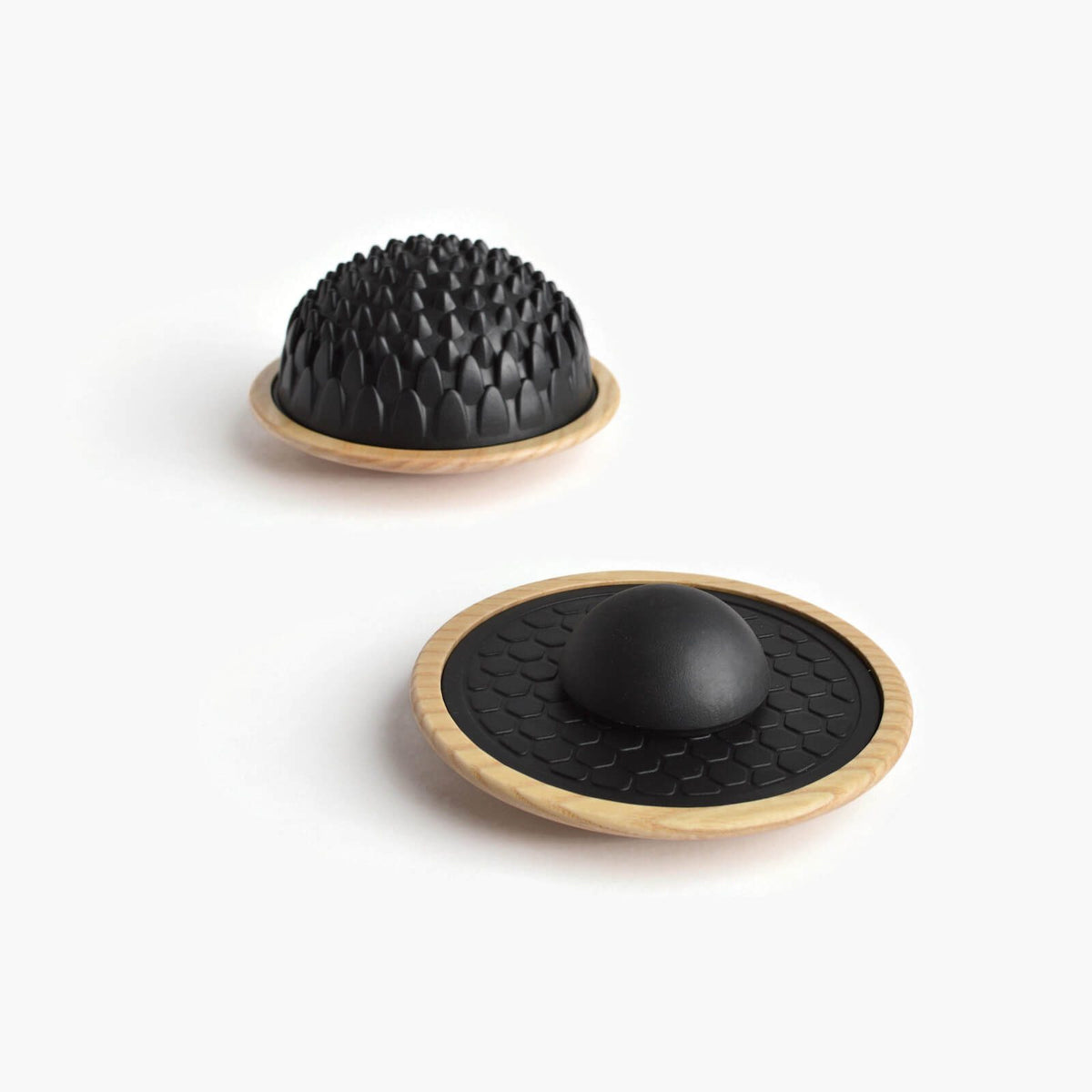#Essence_Frêne Petit dôme « graine » sur base en frêne devant le dôme « fleur » Lotus