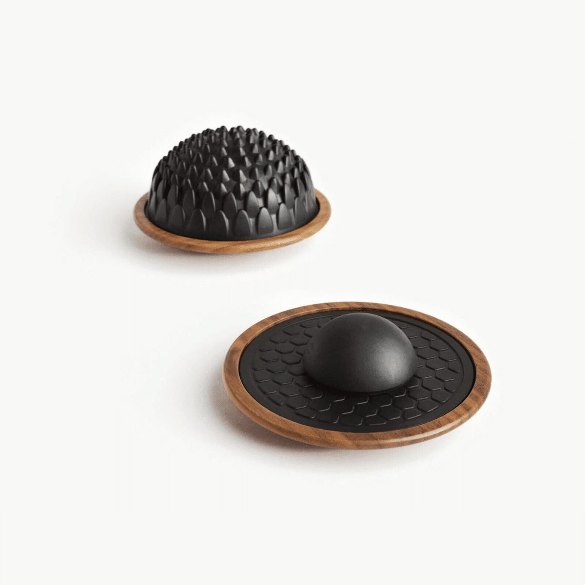#Essence_Teck Petit dôme « graine » sur base en teck devant le dôme « fleur » Lotus