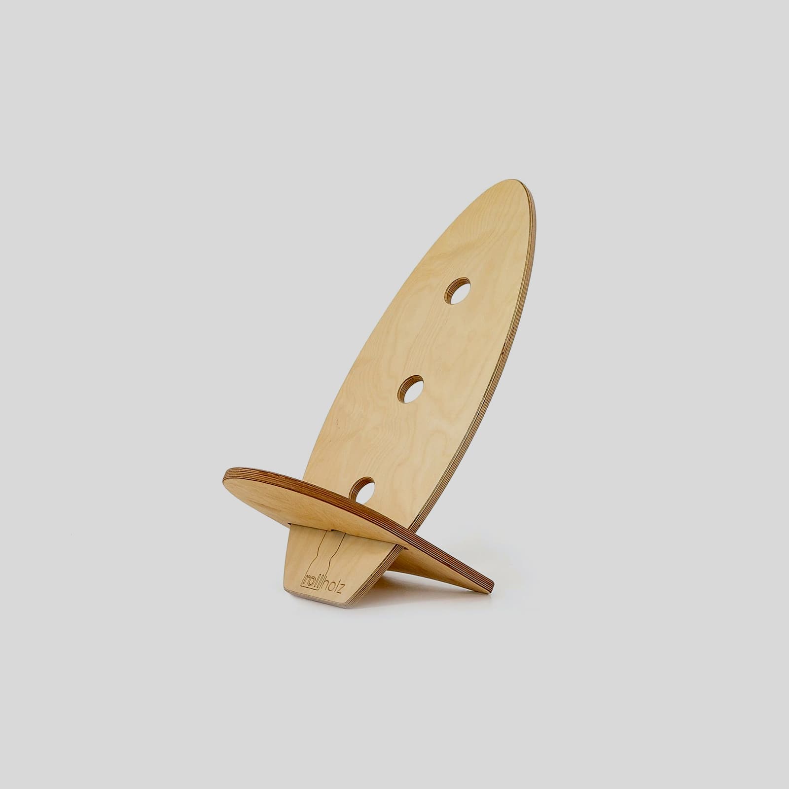 #Variante_Hell Freigestellter Design-Liegestuhl aus hell mit Leinöl geölten Birke Multiplex, bestehend aus zwei zusammengesteckten rollholz Balance Boards.