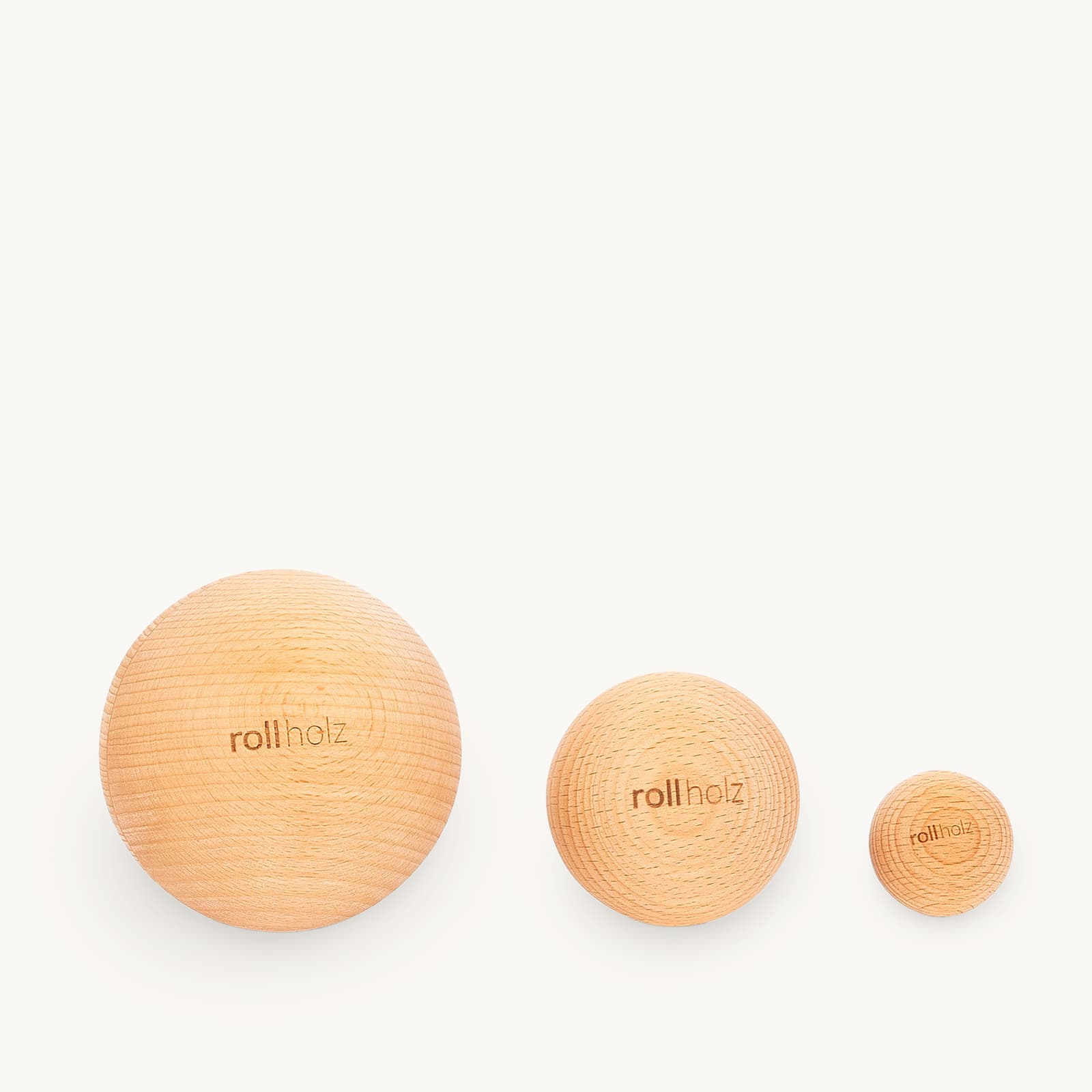 #Holzart_Buche Freigestelltes rollholz Kugelset aus massivem Buchenholz, drei Massagekugeln für die Selbstmassage zu Hause.