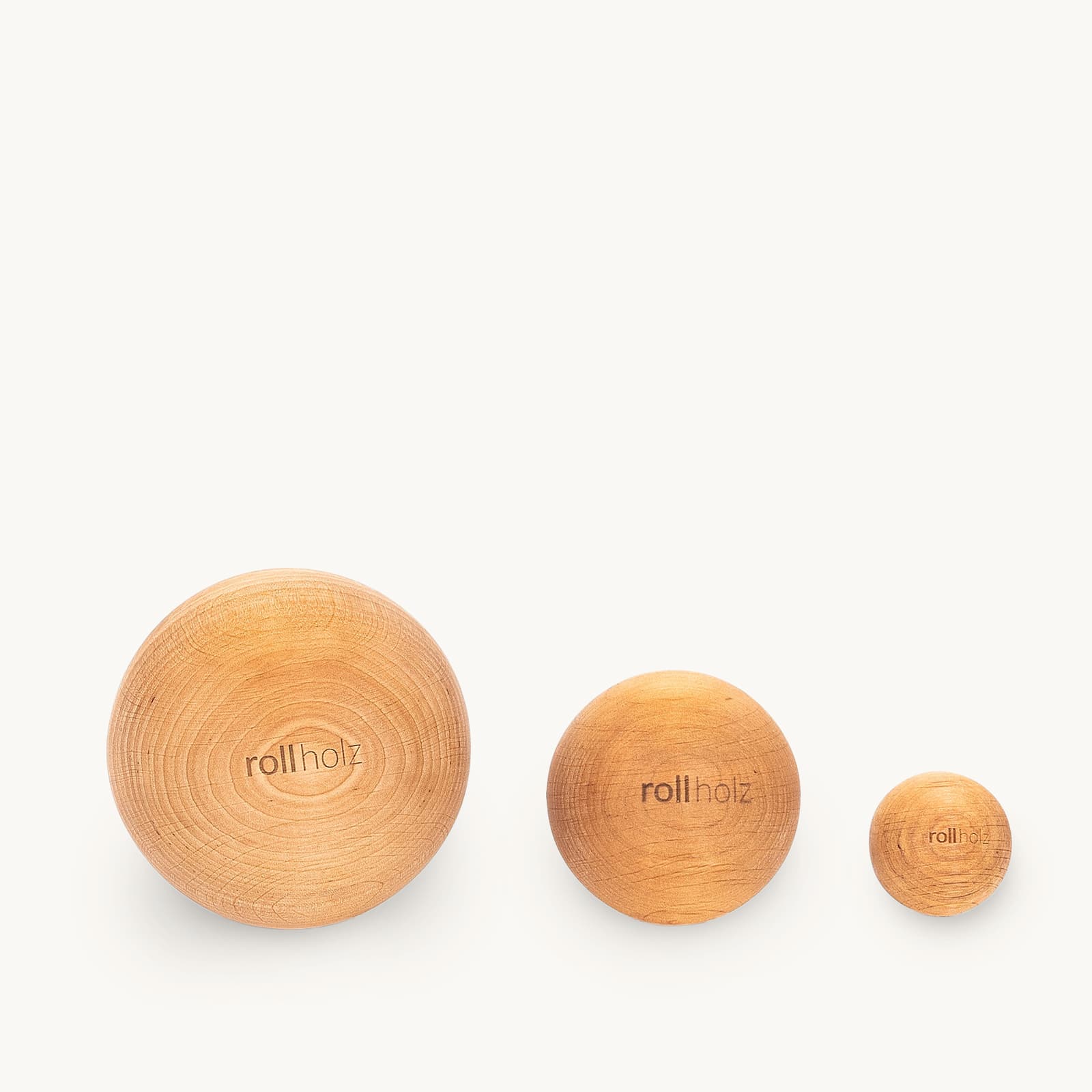 #Holzart_Erle Freigestelltes rollholz Kugelset aus weichem Erlenholz, ideal für eine sanfte Druckmassage der Faszien.