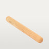 #Holz_Buche Freigestellte Ansicht einer rollholz Minirolle aus klassischem Buchenholz mit präzise eingelasertem Markenlogo.