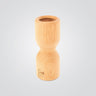 #Holz_Buche Die rollholz Pro Faszienrolle aus hellem, fein gemasertem Buchenholz mit dezentem Markenlogo, freigestellt auf einem hellgrauen Studio-Hintergrund.
