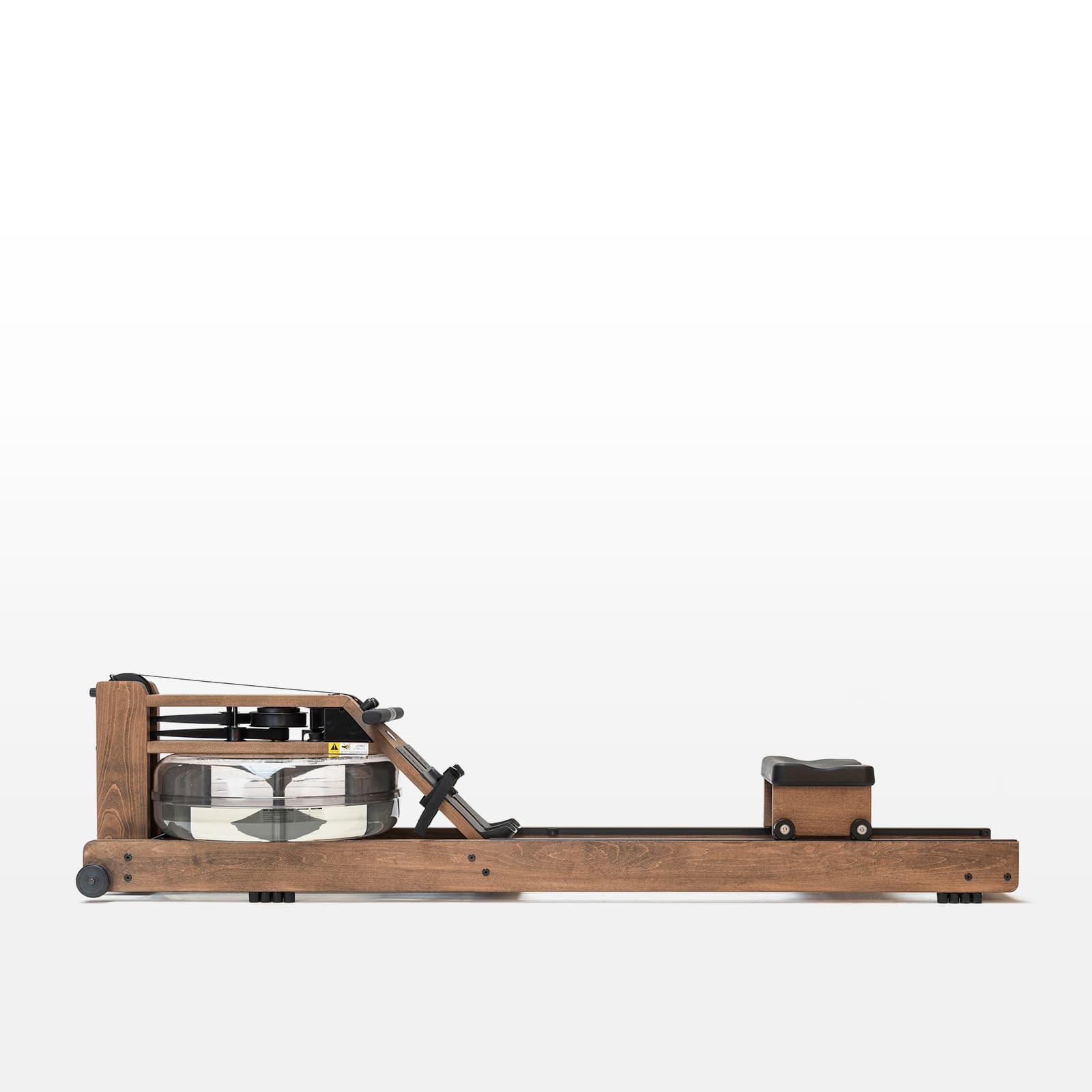 #Variante_Vintage Ein freigestellter WaterRower aus Eichenholz im dunklen Vintage-Look, komplette Seitenansicht.